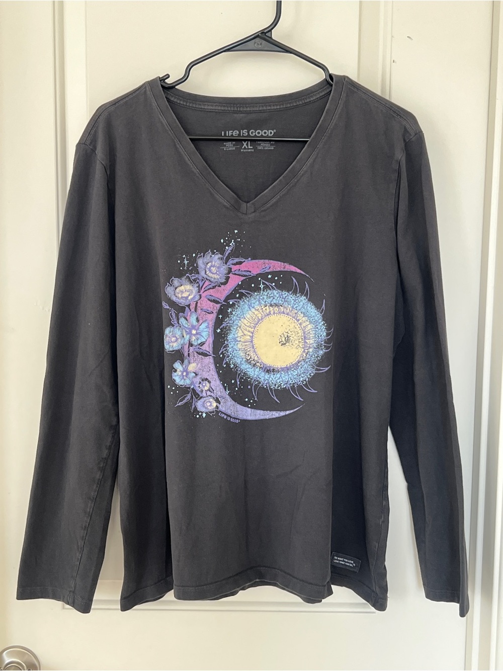Life Is Good Crusher Black Long-Sleeve V-Neck Graphic Moon flowers XL Like New